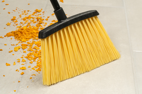 CFS Brands 4688500 Duo-Sweep Unflagged, Angle Broom, 48''L Black Metal Handle, Natural